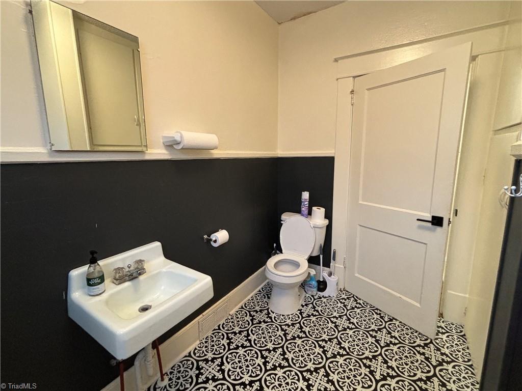 1213 Johnson Street Property Photo 14