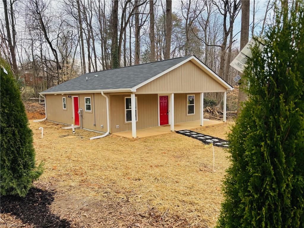 950 Hillsdale Street Property Photo 3