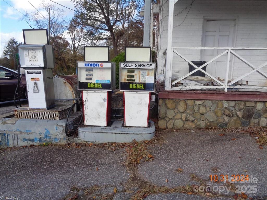 8172 Boone Trail Property Photo 4