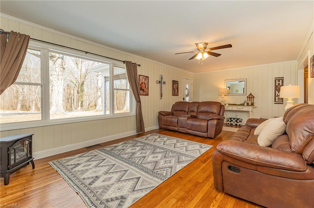 4950 Belgrove Road Property Photo 11