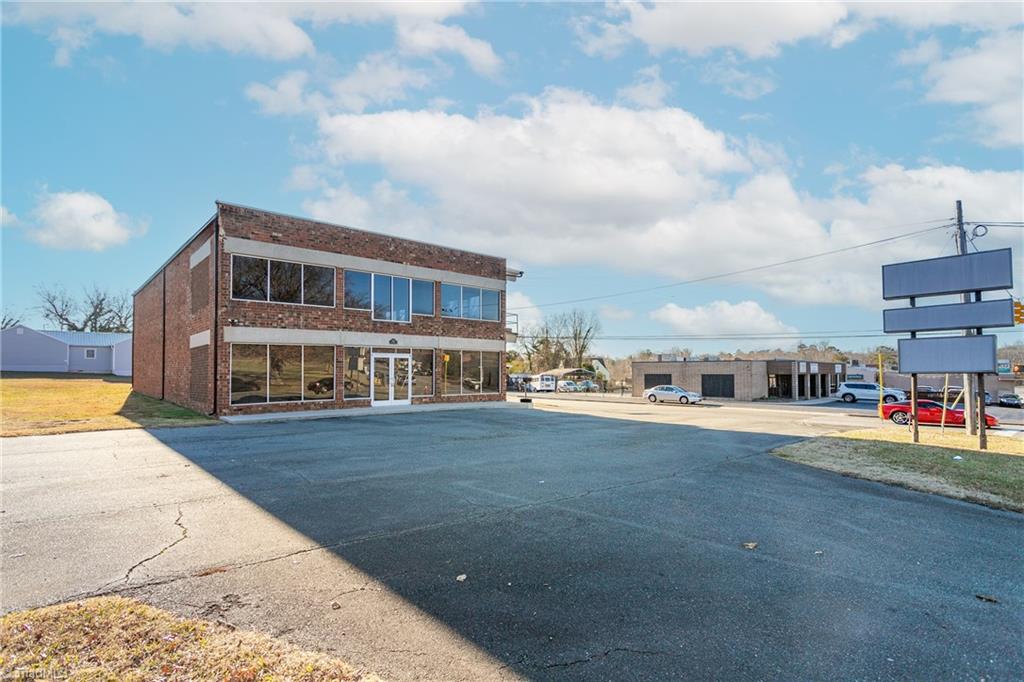 1326 S Church Street Property Photo 4