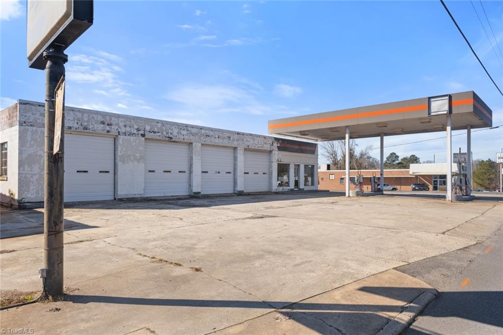 823 W Center Street Property Photo 4