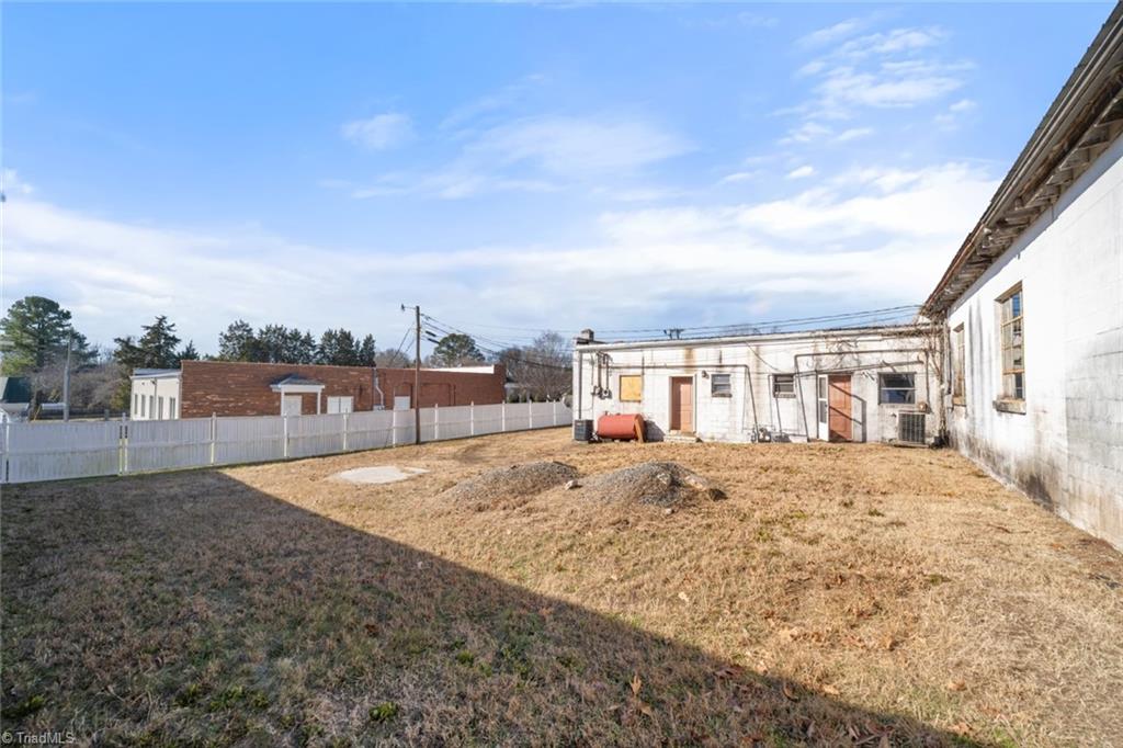 823 W Center Street Property Photo 14