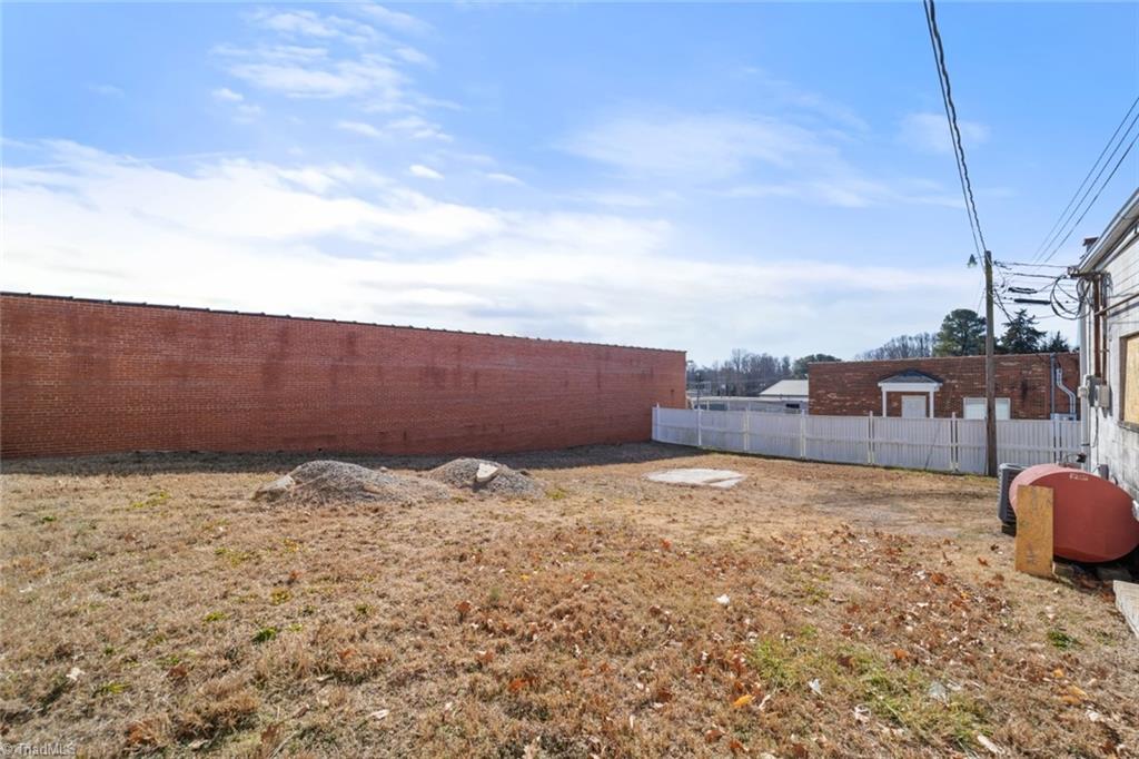 823 W Center Street Property Photo 15