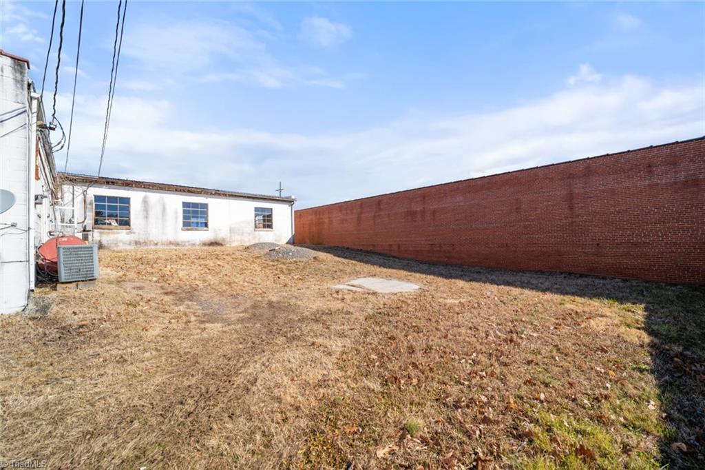 823 W Center Street Property Photo 16