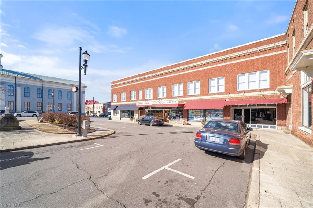 823 W Center Street Property Photo 18