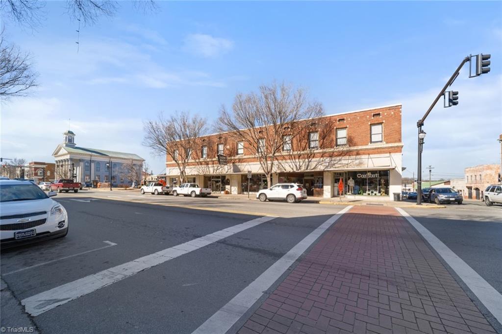 823 W Center Street Property Photo 20