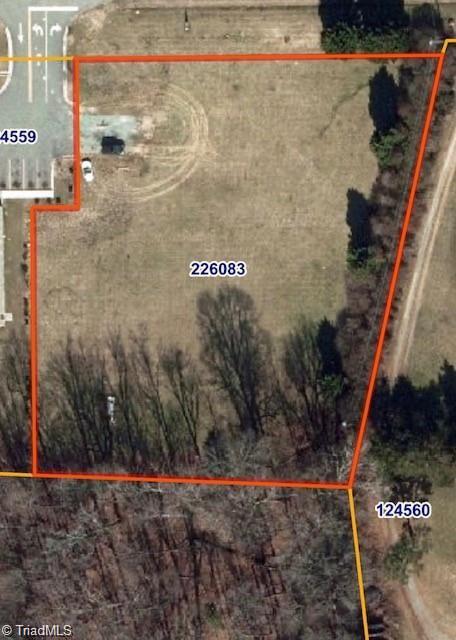 1404 Nc Highway 62 E Property Photo 3