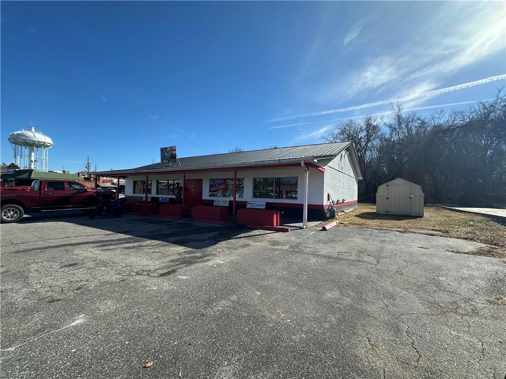 1105 S Main Street Property Photo 4