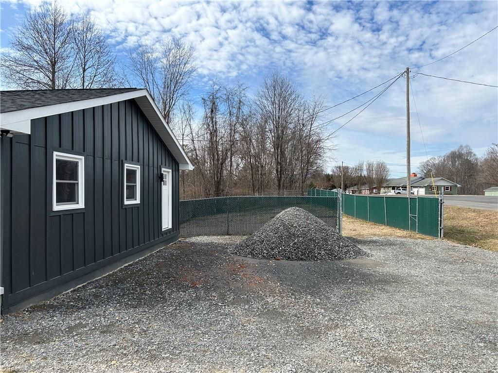 16266 Fancy Gap Property Photo 2