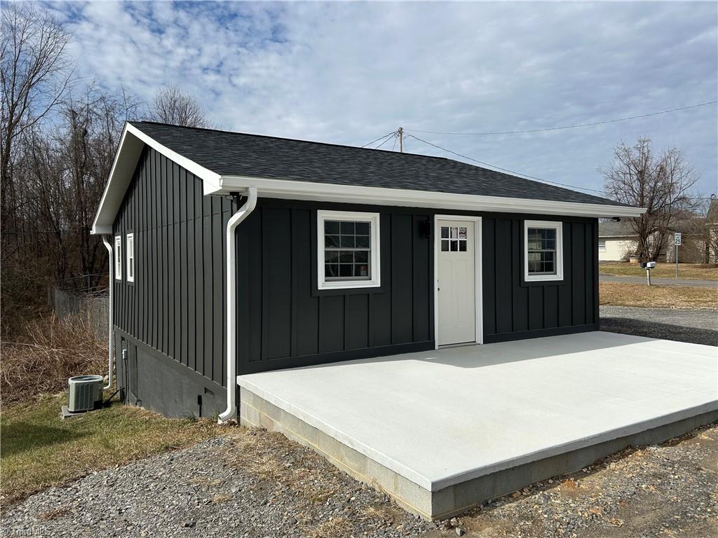 16266 Fancy Gap Property Photo 11