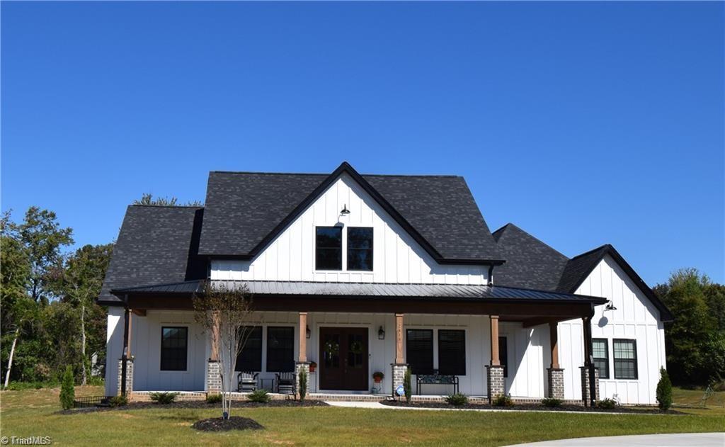 7253 Yadkinville Road Property Photo