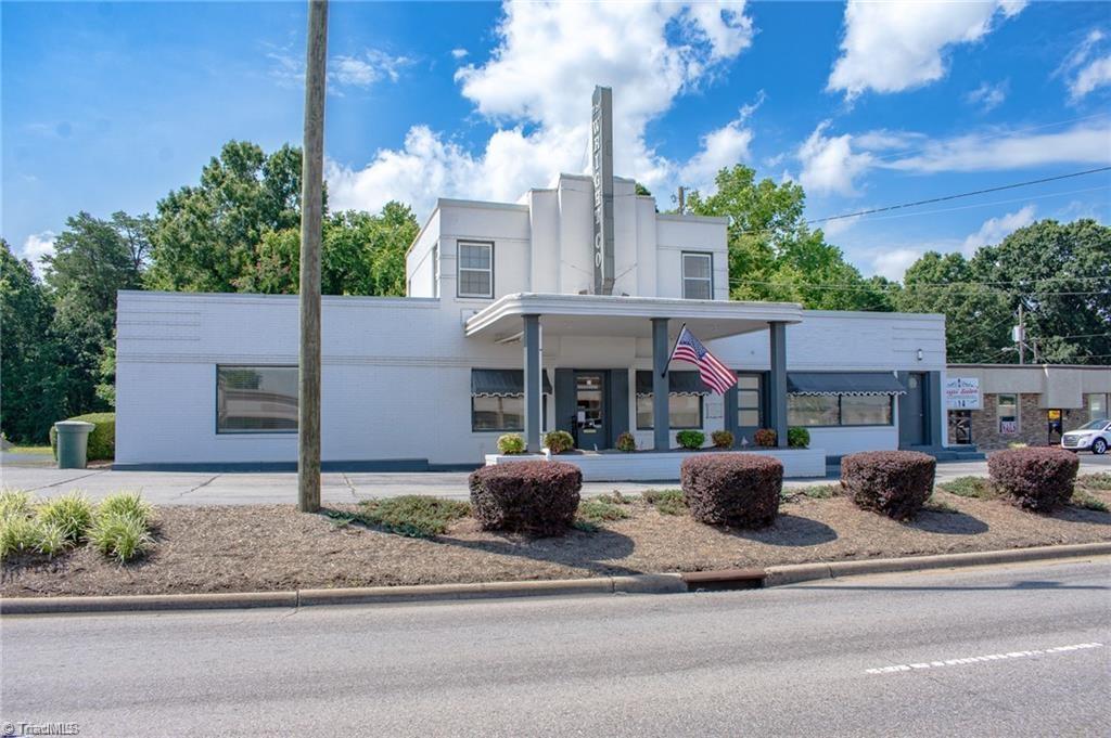 222 E Meadow Road Property Photo 1