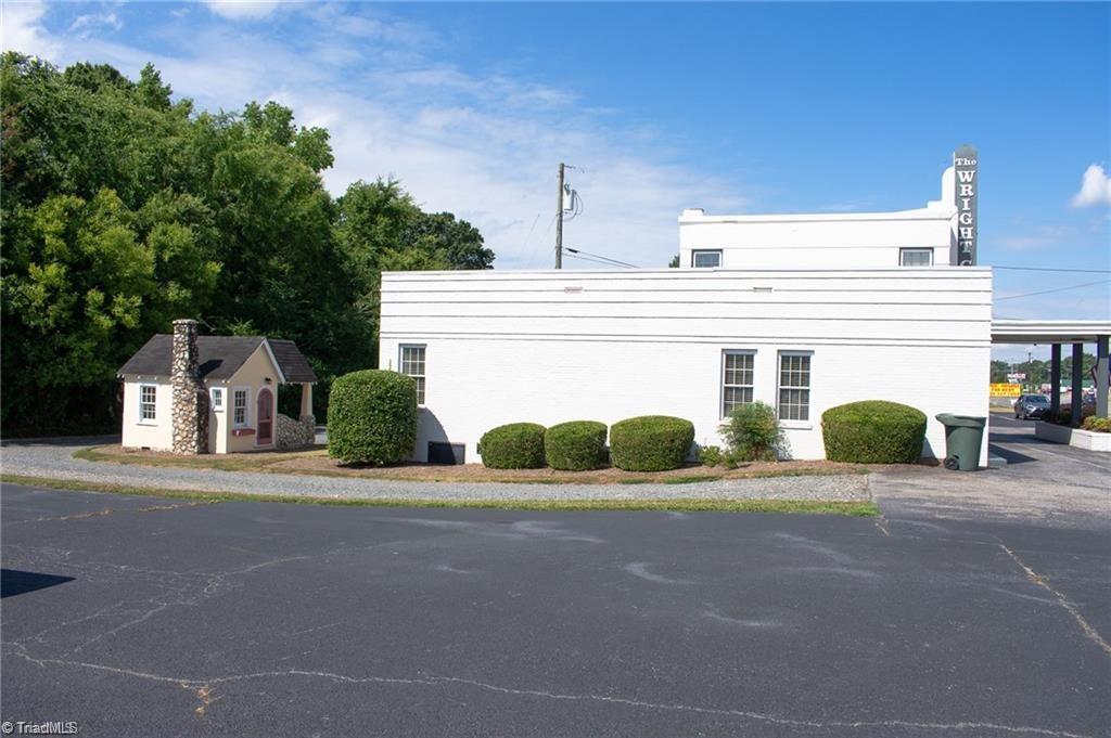 222 E Meadow Road Property Photo 3