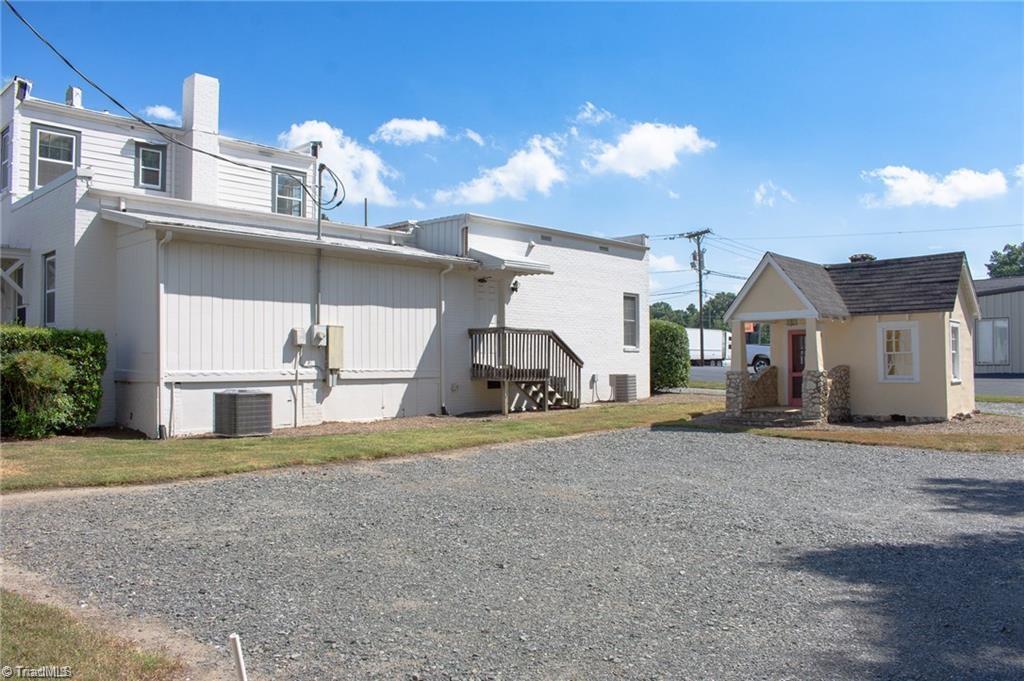 222 E Meadow Road Property Photo 5