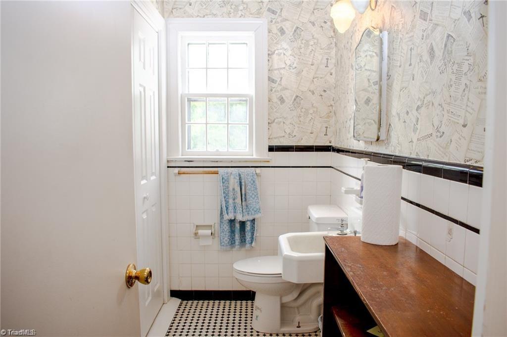 222 E Meadow Road Property Photo 16