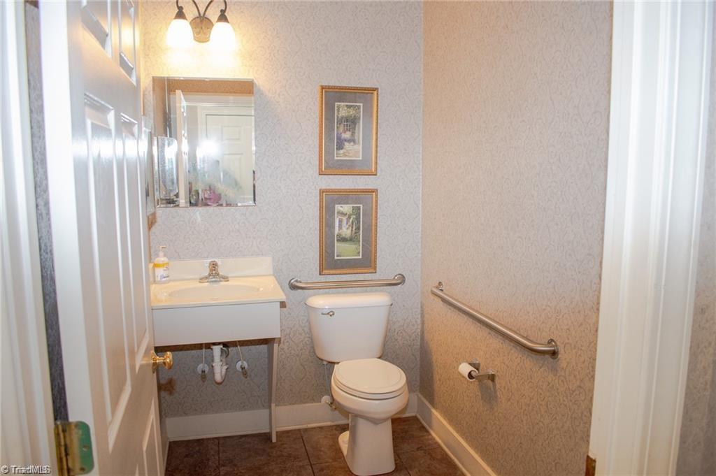 222 E Meadow Road Property Photo 23