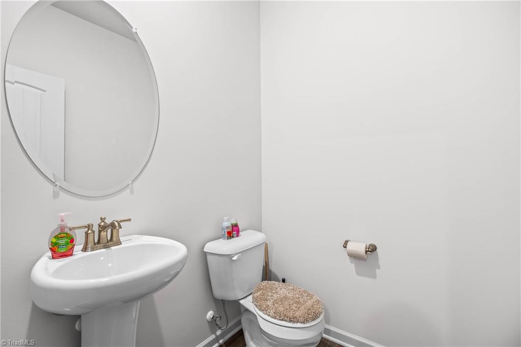 2559 Wallingford Road Property Photo 7