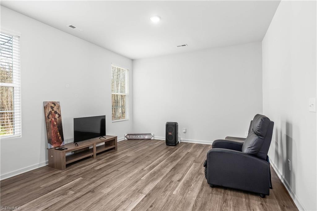 2559 Wallingford Road Property Photo 8