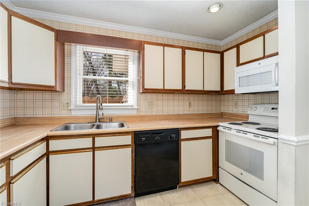 5151 Autumncrest Drive Property Photo 7