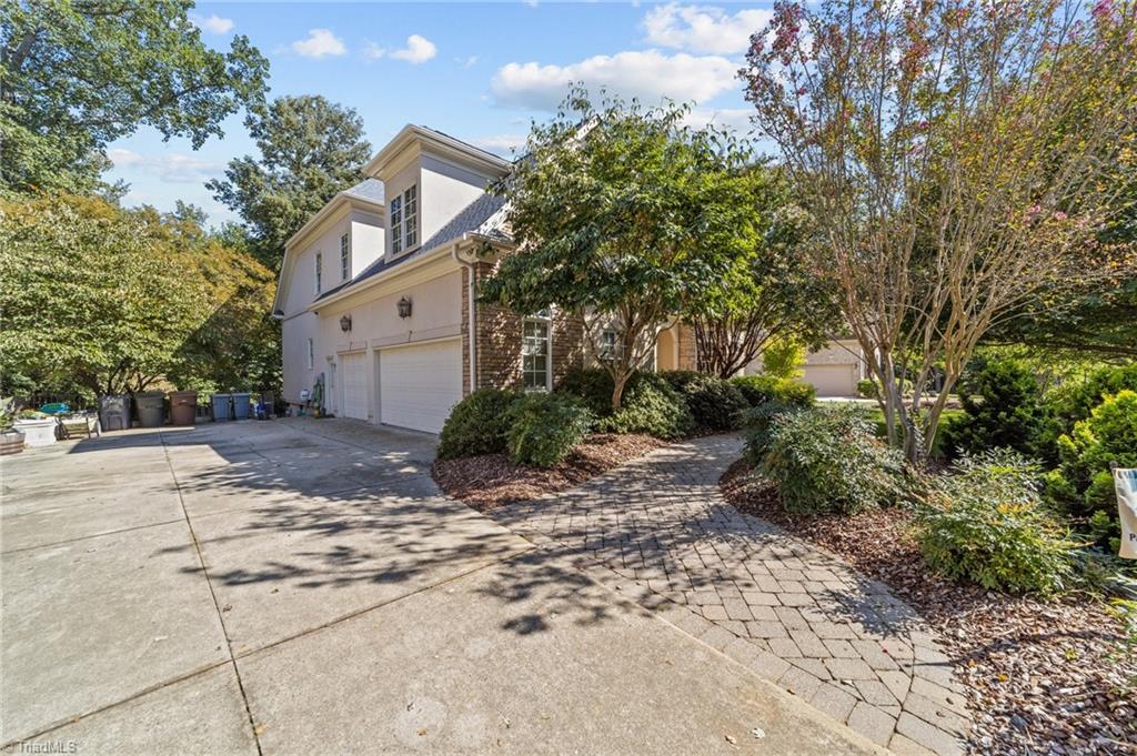 900 Jefferson Wood Lane Property Photo 4