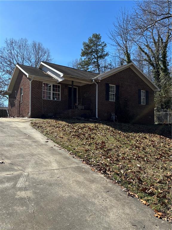 2607 Vickers Avenue Property Photo