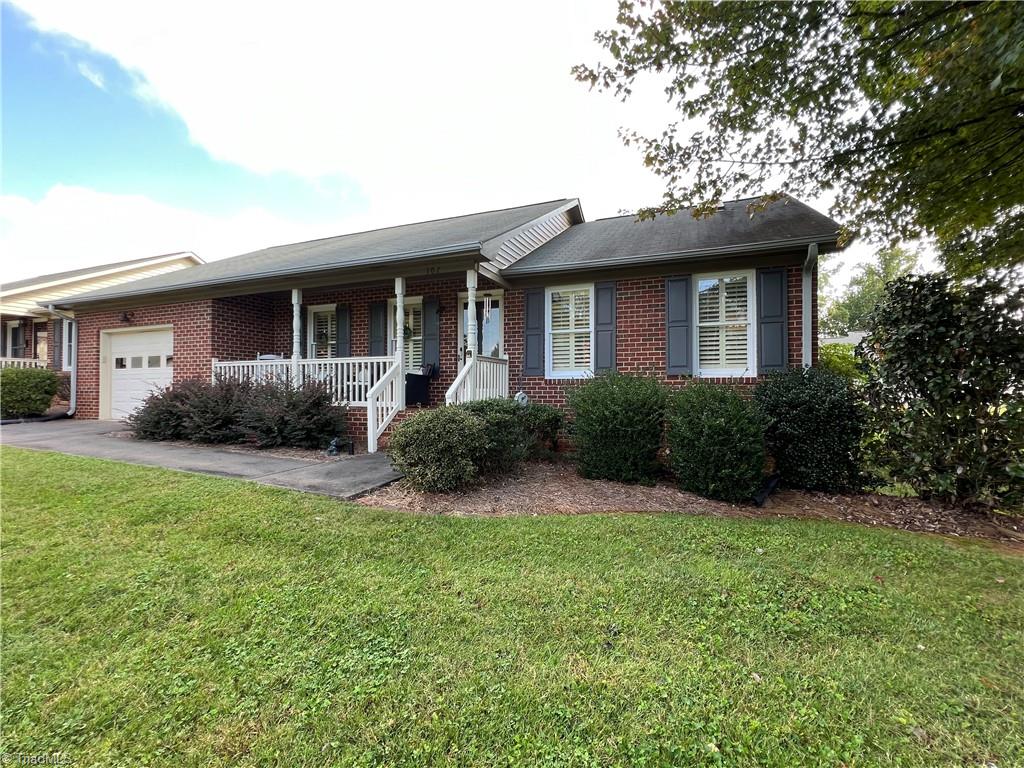 102 Forrest Oaks Drive Property Photo