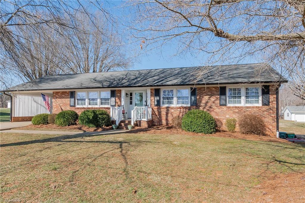 261 Willowcrest Drive Property Photo 1