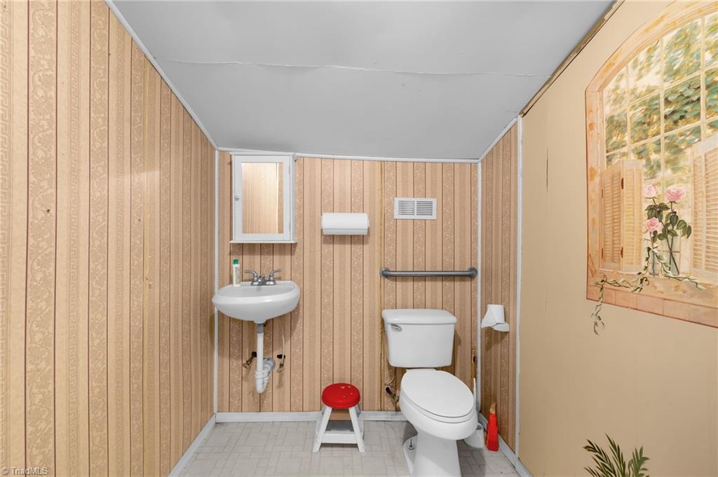 7026 Summerfield Road Property Photo 31