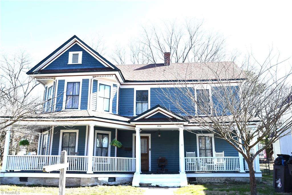 304 Oakwood Street Property Photo
