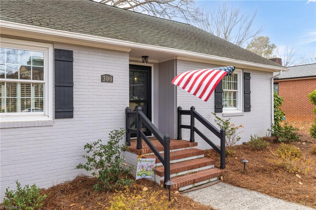 300 N Hawthorne Road Property Photo