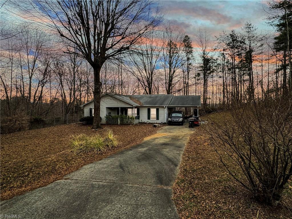 5761 Davis Road Property Photo