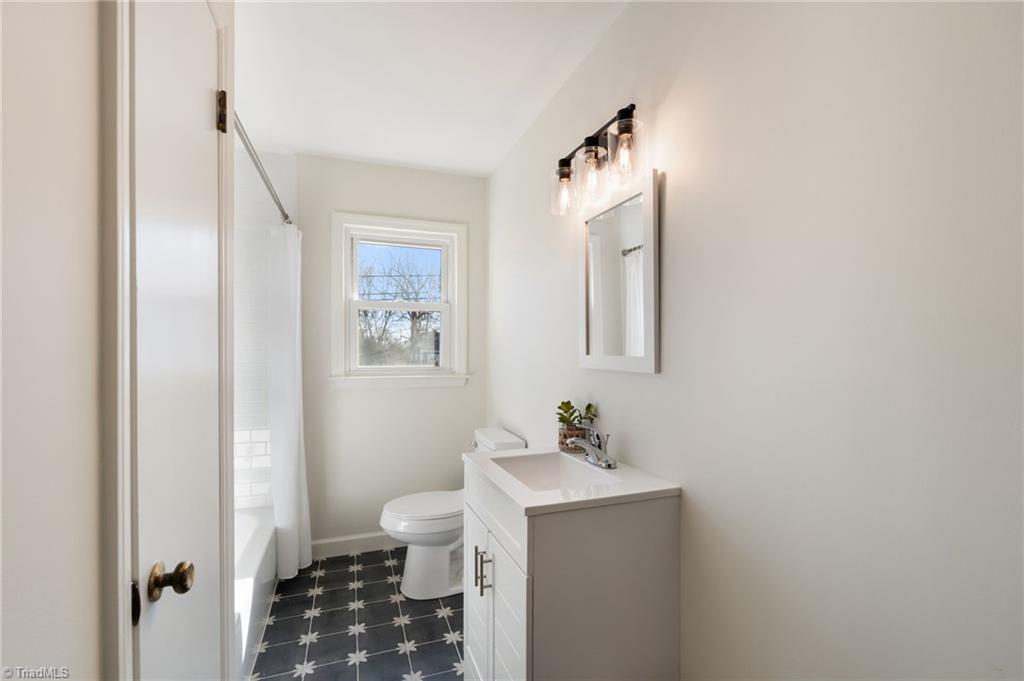 1212 Miller Street Property Photo 10