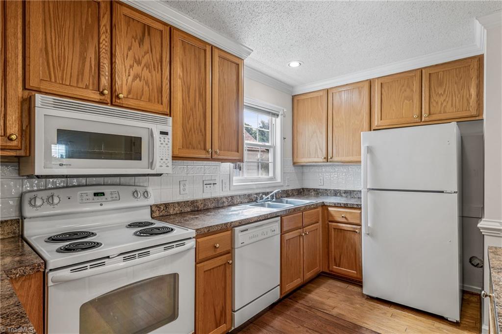 4902 Heritage Woods Court Property Photo 10