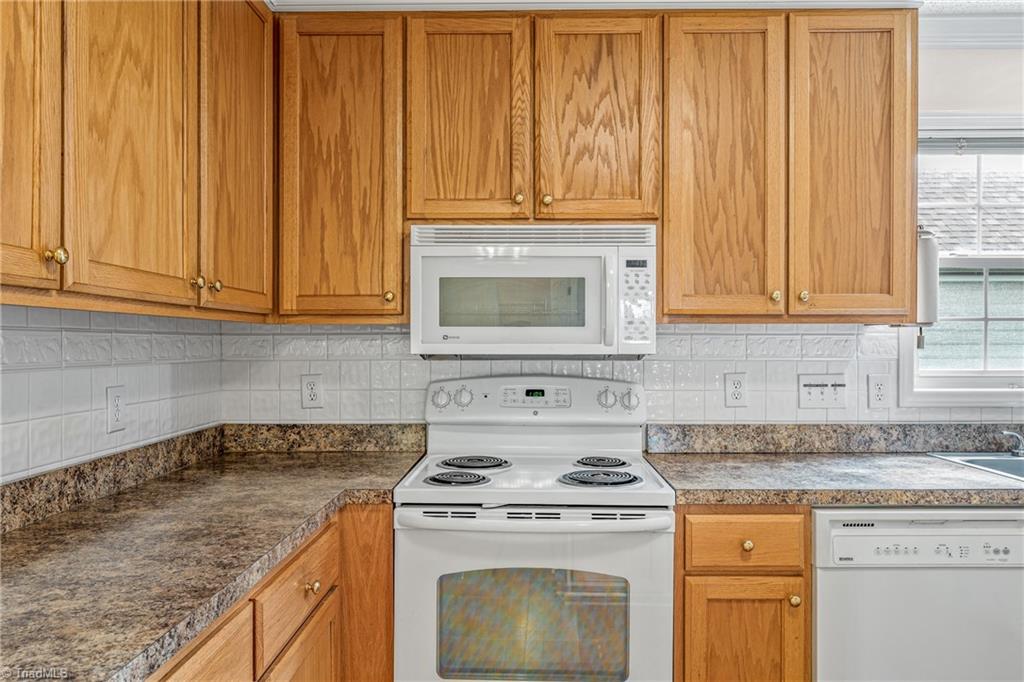 4902 Heritage Woods Court Property Photo 11
