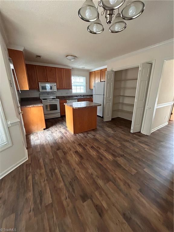 4902 Heritage Woods Court Property Photo 13