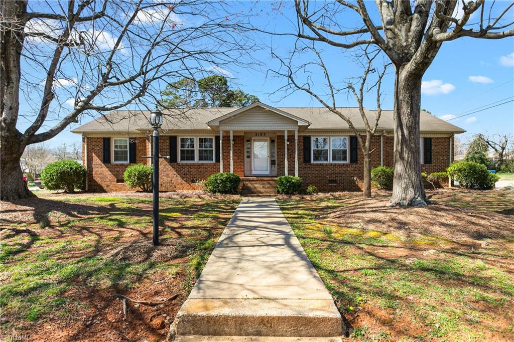2103 Huntington Road Property Photo