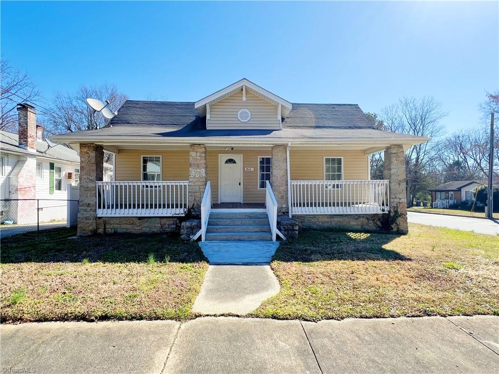 829 Dillard Street Property Photo