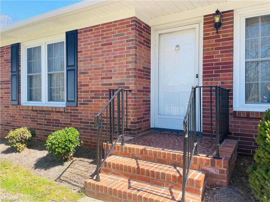 405 Queens Drive Property Photo