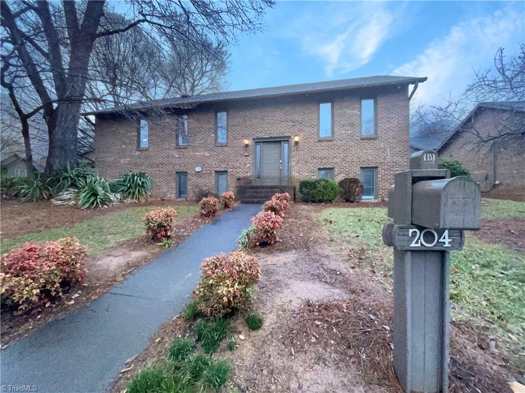 204 Barrington Place Property Photo