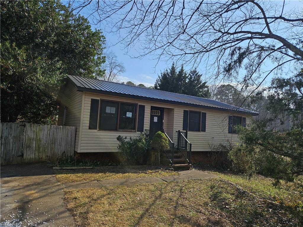 115 Carolina Circle Property Photo
