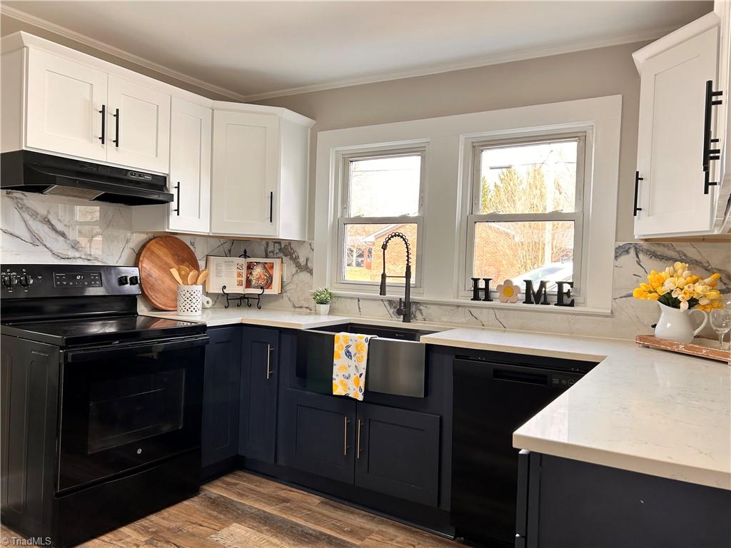 405 Lakeview Drive Property Photo