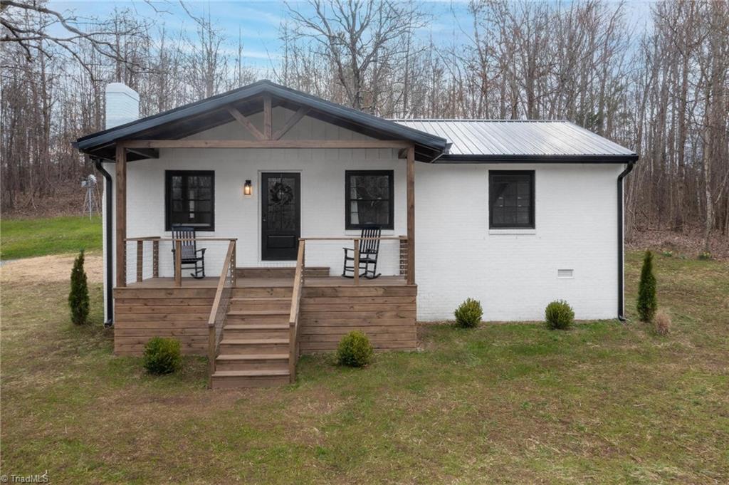 837 Chief Thomas Road Property Photo