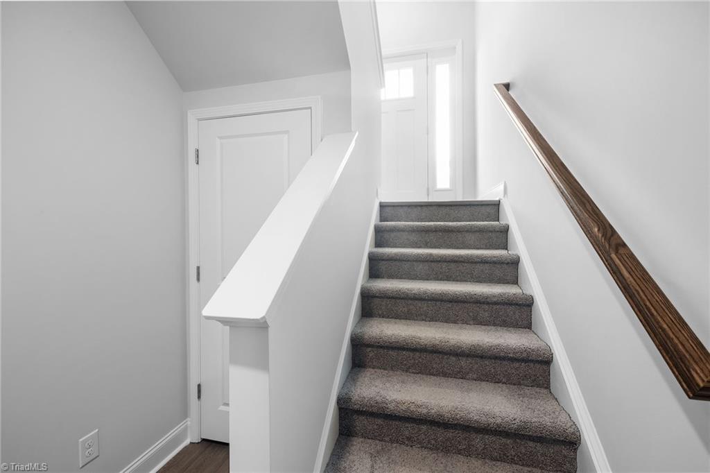 1729 University Drive # D1 Property Photo 5