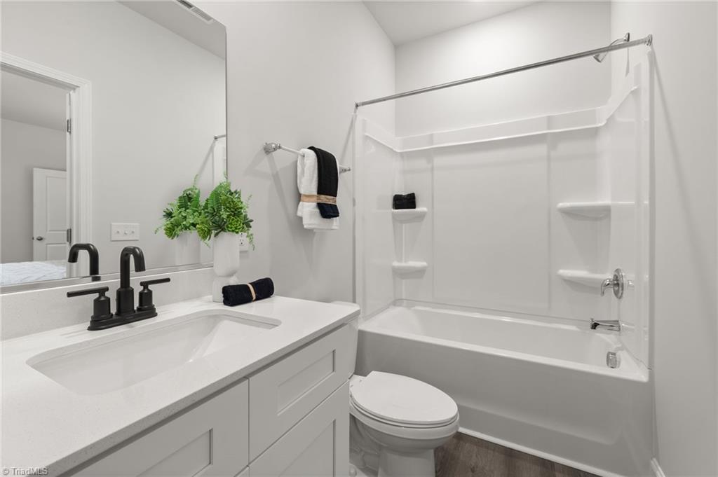 1729 University Drive # D1 Property Photo 10