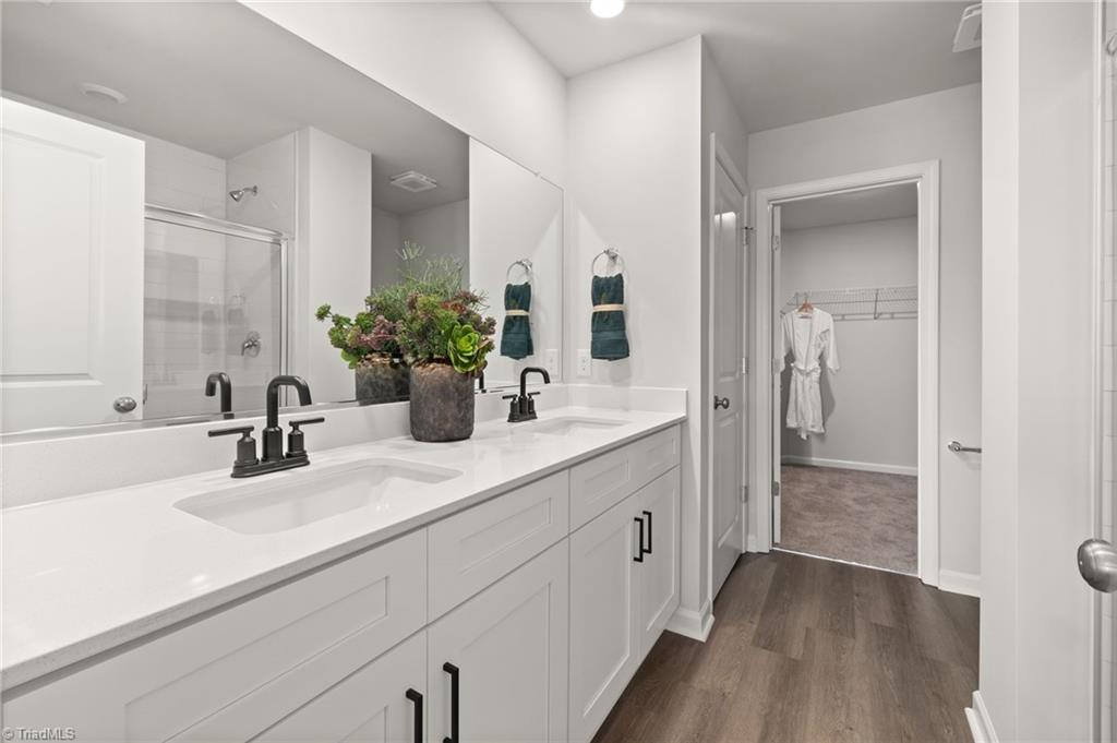 1729 University Drive # D1 Property Photo 14