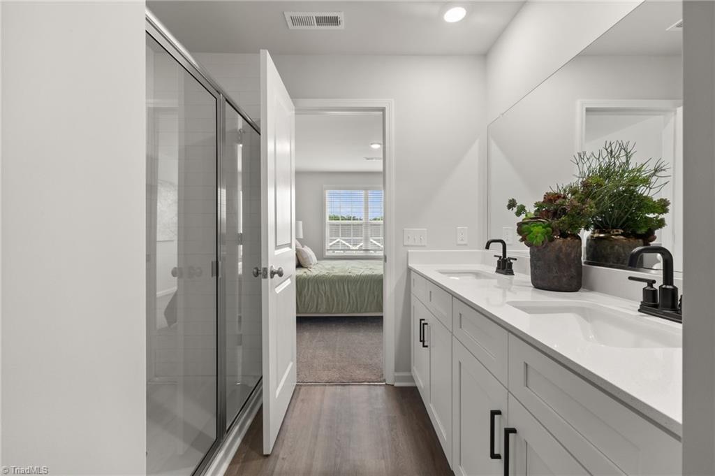 1729 University Drive # D1 Property Photo 15