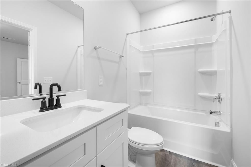 1729 University Drive # D1 Property Photo 23