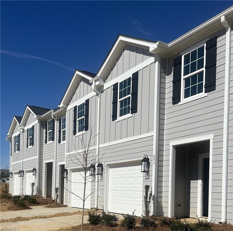 1729 University Drive Property Photo