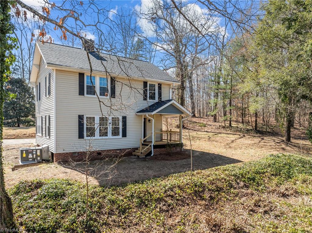 5160 Yadkinville Road Property Photo